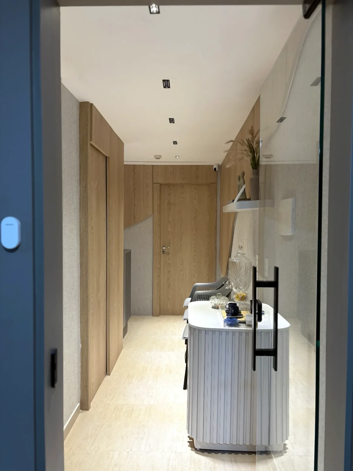 Corredor interno e recepção da clínica NextMove